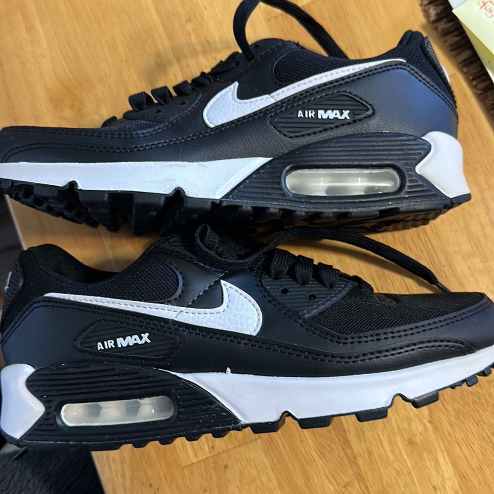 Nike Air Max Black and White Athletic Shoes - Picture 7 of 15